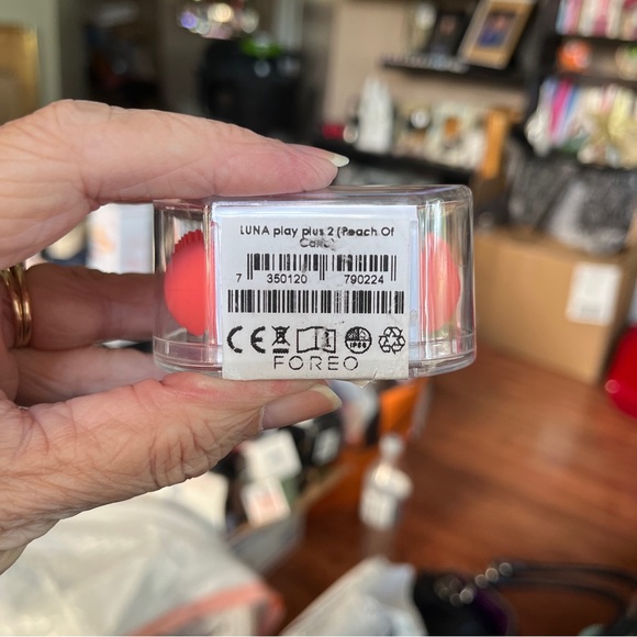 Foreo Luna Play Plus 2 in colour.  Orange.  New Sealed. - Picture 4 of 5